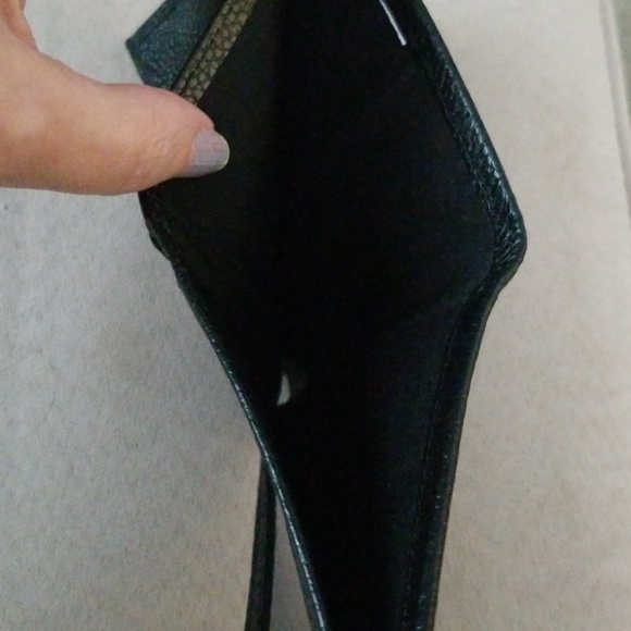 Calvin Klein embossed sig black leather bifold wlt - Picture 3 of 5